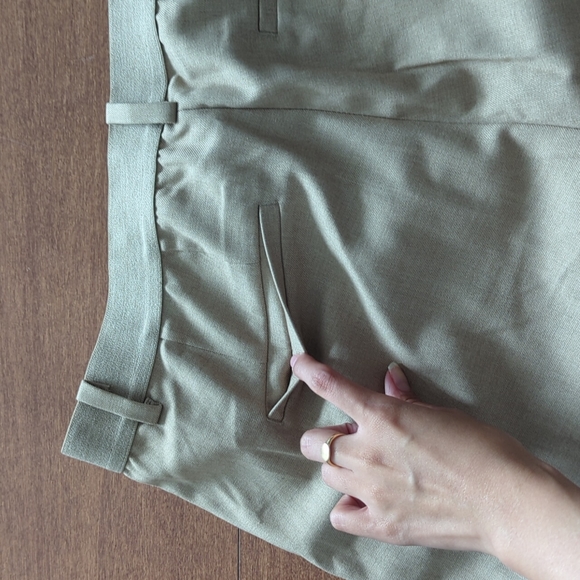 Uniqlo tan pants, large - Picture 3 of 4